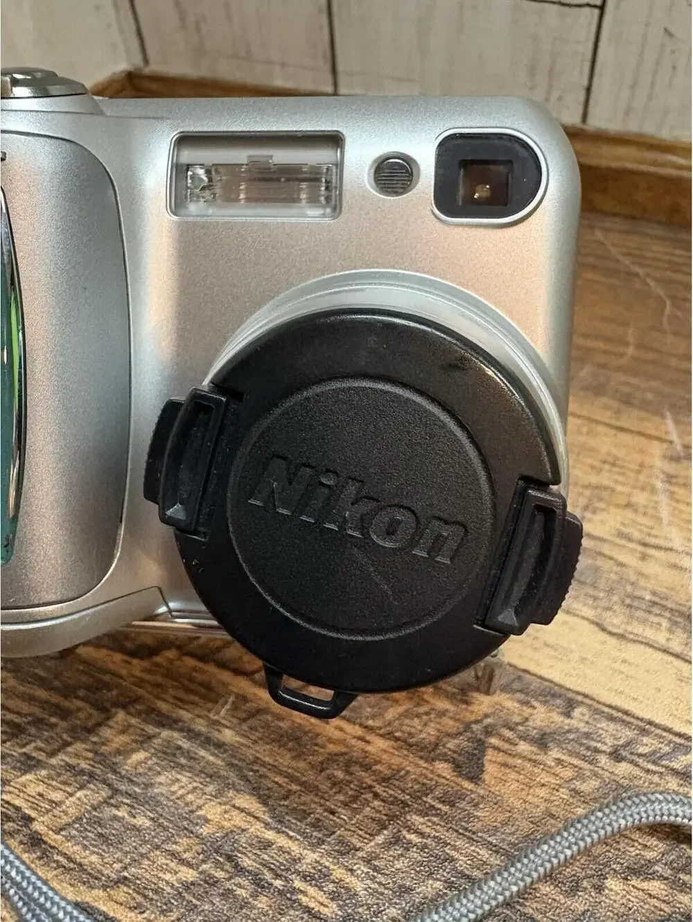 Nikon Coolpix 4300 4.0MP Digital Camera Silver PARTS ONLY